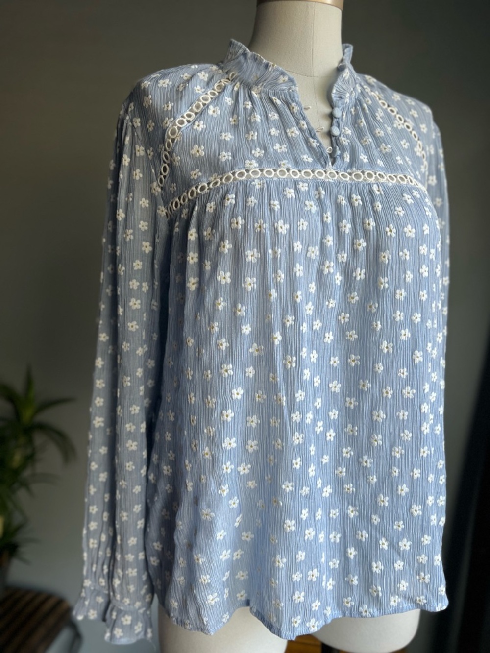 Zara Baby Blue Floral Ruffle Collar Embroidery Top Blouse Women’s Size XL